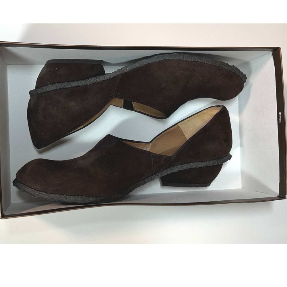 Audley of London Model 13029 Low-Heeled Brown Suede Shoes Size 8